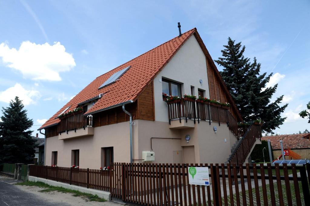 Arany Szolo Wellness Apartmanhaz Hévíz Buitenkant foto